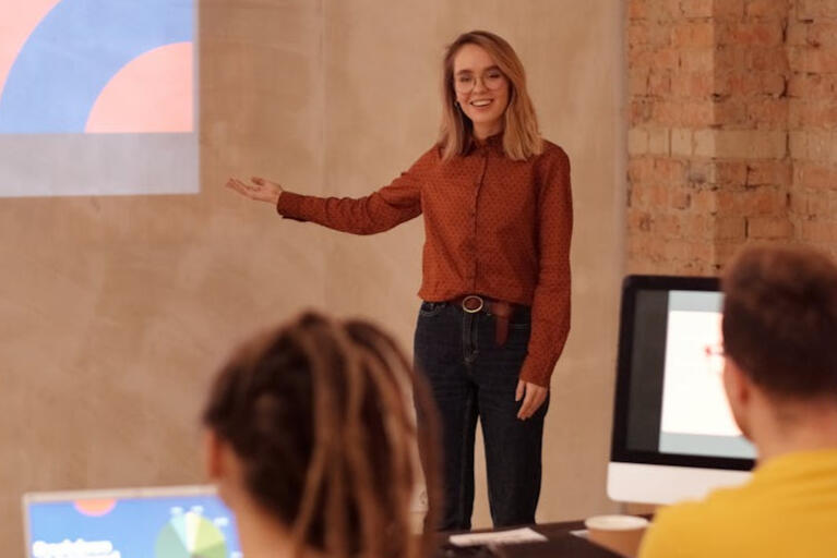 HR Trainer Woman leading an HR training.